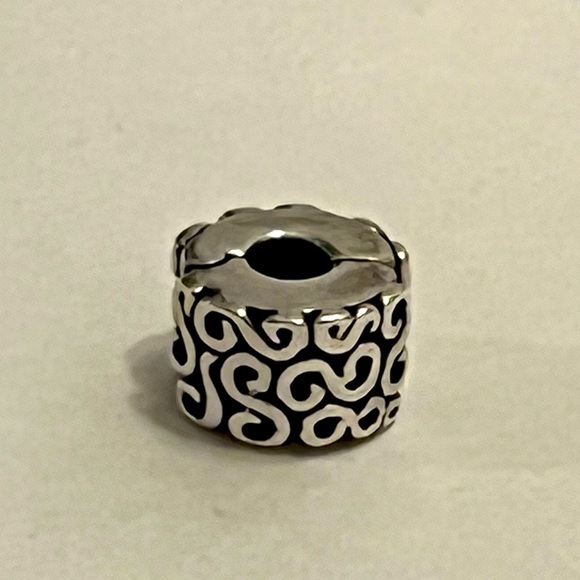 PANDORA Sterling Silver Swirl Clip Charm - Picture 1 of 5